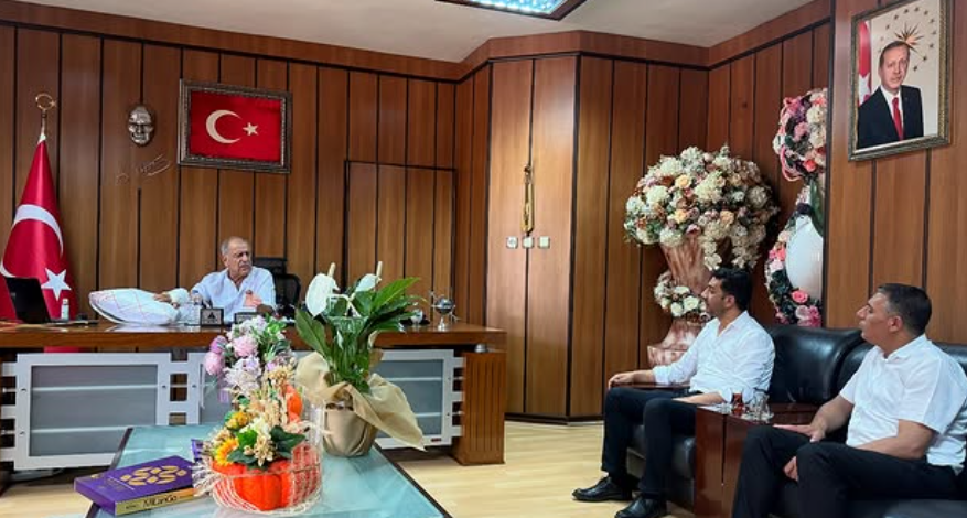 GAVİDER Yönetim Kurulu olarak, Gaziantep 25 Aralık Devlet Hastanesi Başhekimi Op. Dr. Mehmet Emin Türk’e geçmiş olsun ziyaretinde bulunduk.